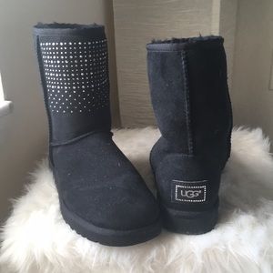 UGG classic short in black